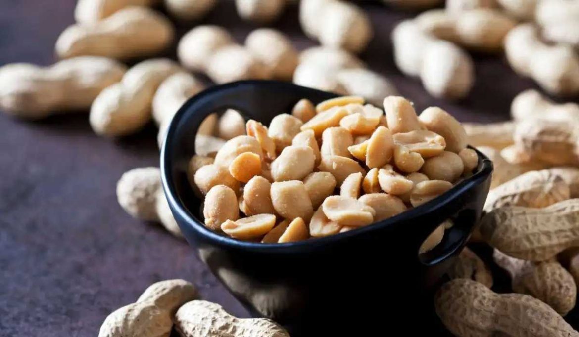 how to store raw peanuts to keep them fresh