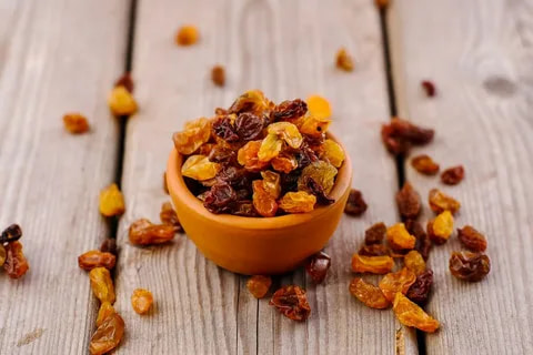  how many calories in ¼ cup of golden raisins 