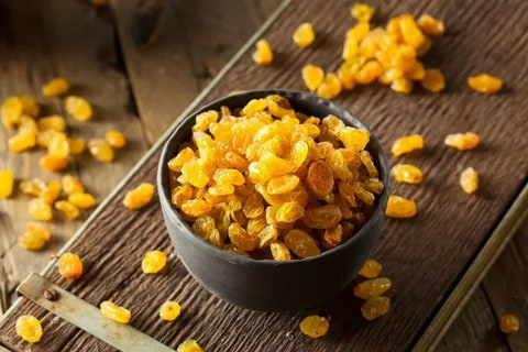  how many calories in ¼ cup of golden raisins 