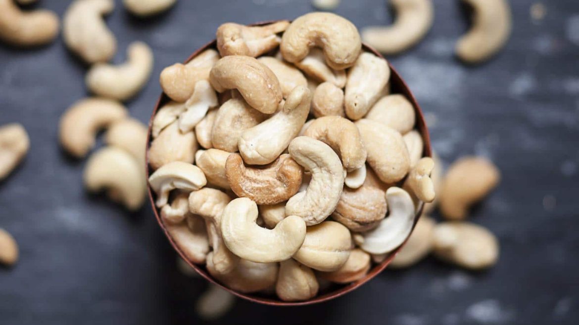 1 Kg Cashew in Goa (Anacardium Occidentale) Fiber Protein Saturated Fat Source