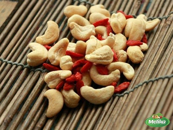 Raw cashews wholesale purchase price + photo