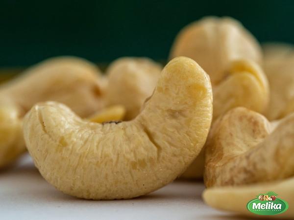 Buy cashew nuts wholesale dealers at an exceptional price