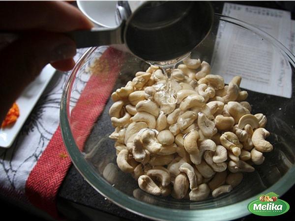 Purchase and price of cashew market in India types