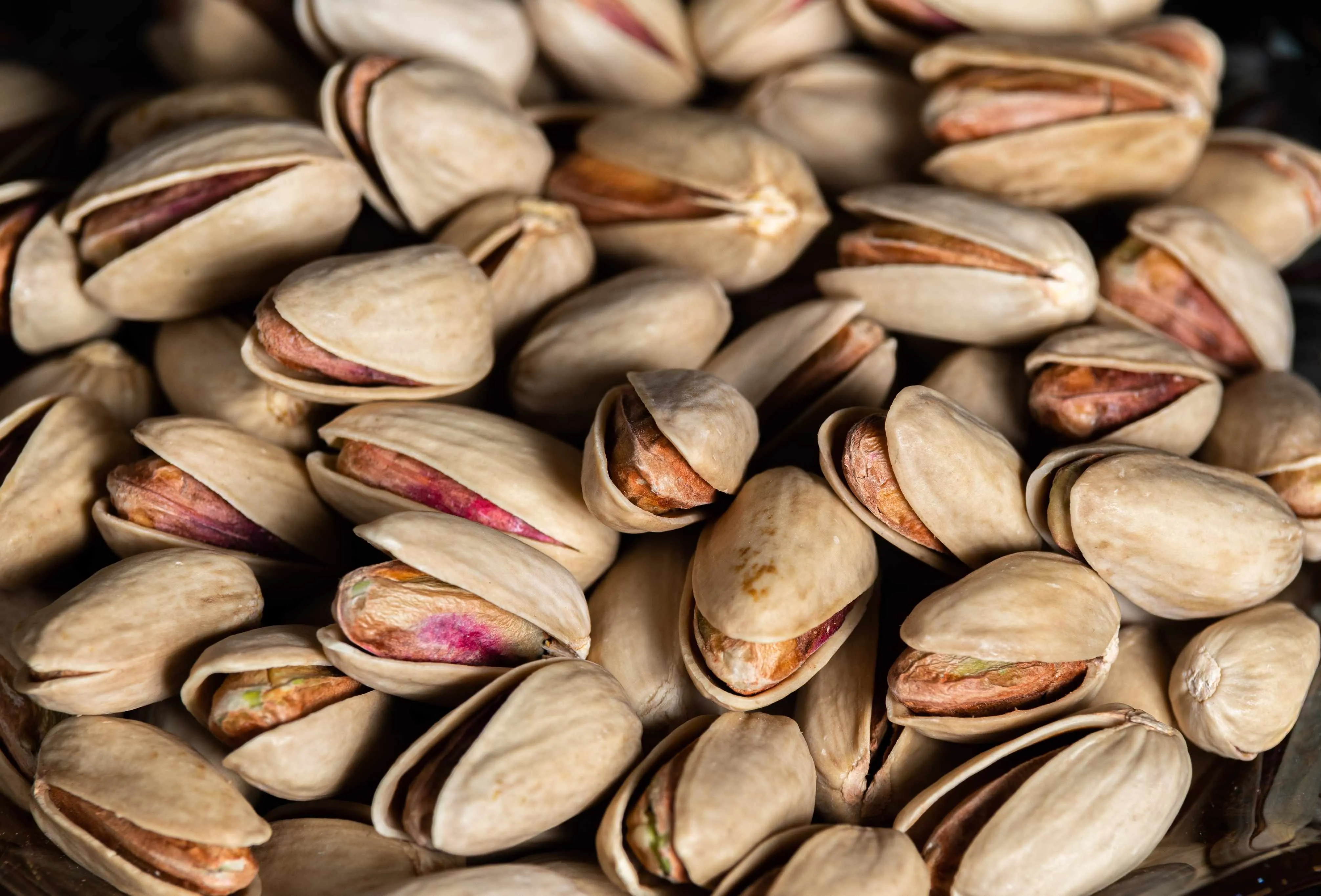 raw peeled pistachios